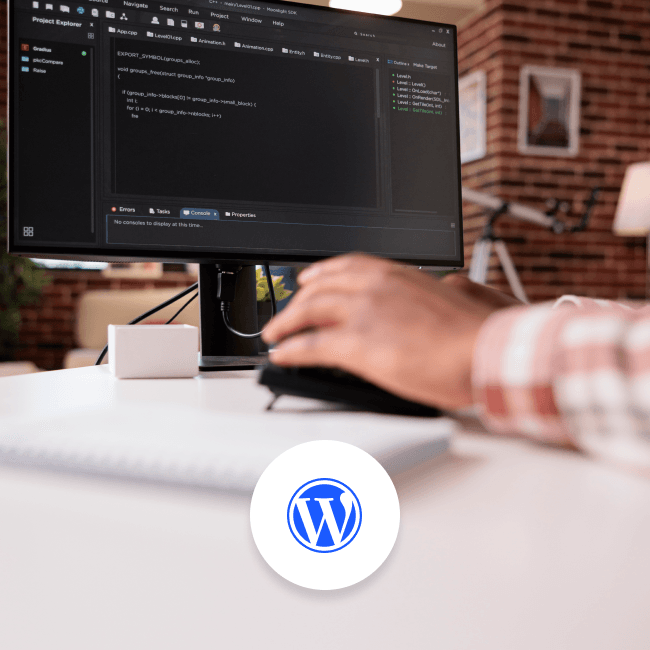 Komputer w biurze z logo Wordpress